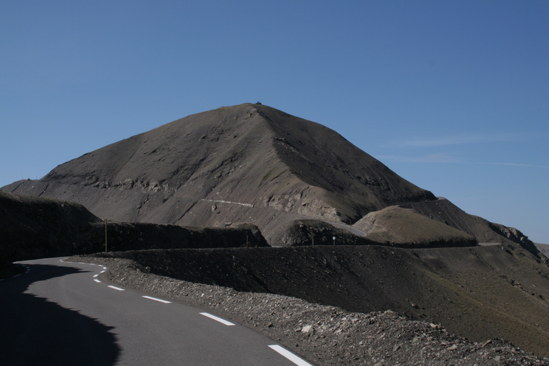 Illustration for article titled The World's Ten Highest Roads